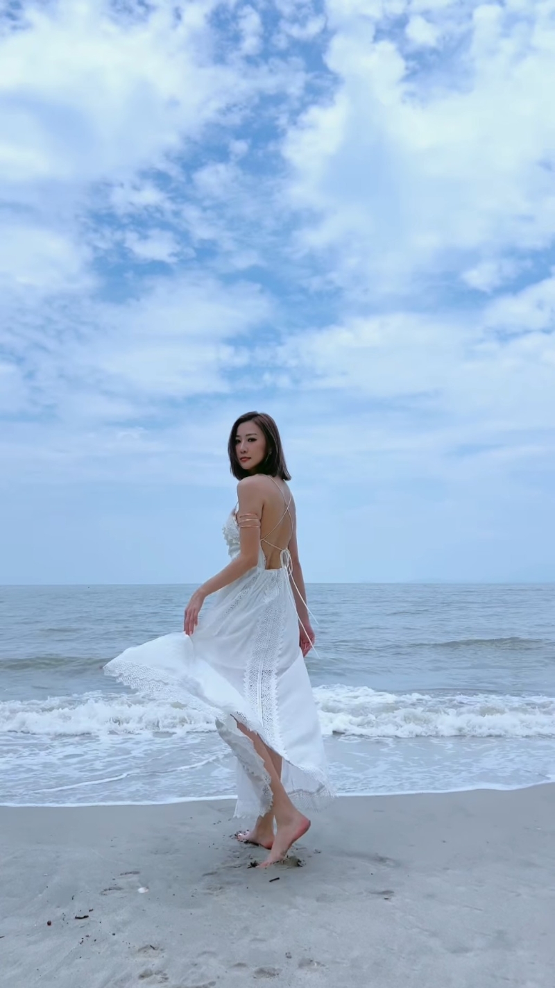 朱智贤穿上白裙好仙气。 朱智贤穿上白裙好仙气。