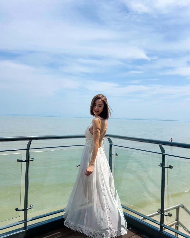 朱智贤真空上阵,见到条裙离晒罩。 朱智贤真空上阵,见到条裙离晒罩。