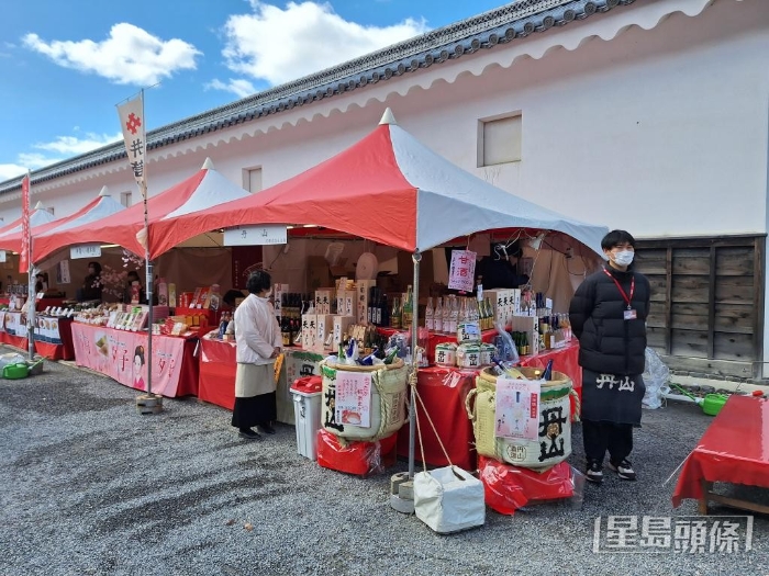 丹山酒造店员指，日均有近百名海外旅客购买日本酒。