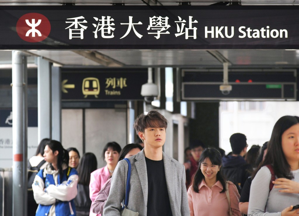 八大下学年起非本地生比例上限提高至四成。 八大下学年起非本地生比例上限提高至四成。