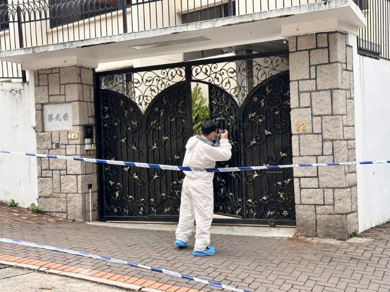 政府化验所人员到场协助搜证。