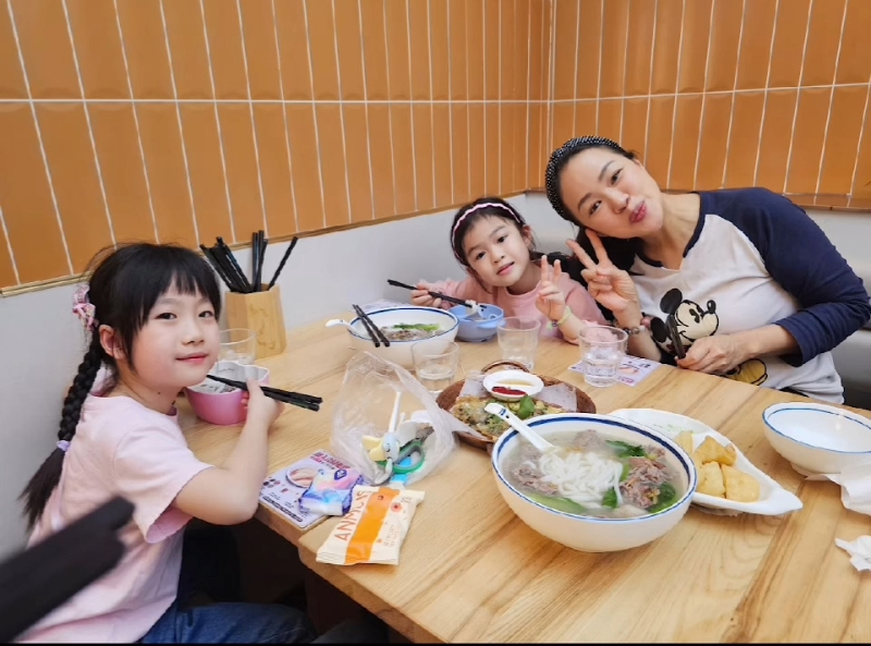 李漫芬经罗湖北上纪录恐怖人潮11 李漫芬经罗湖北上纪录恐怖人潮11