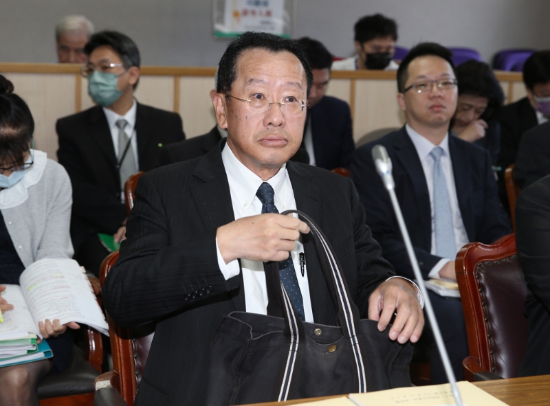 顾立雄 顾立雄
