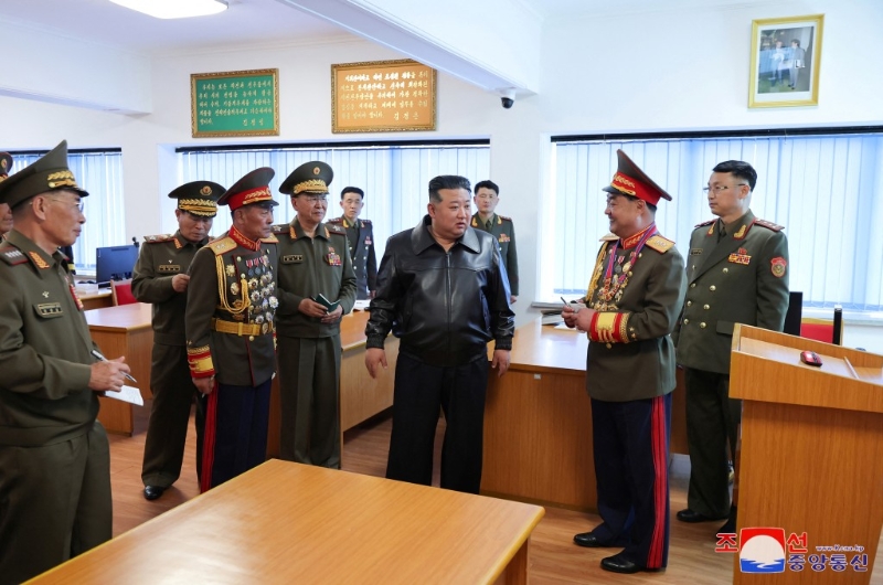 金正恩视察金正日军政大学,进行现场指导 金正恩视察金正日军政大学,进行现场指导