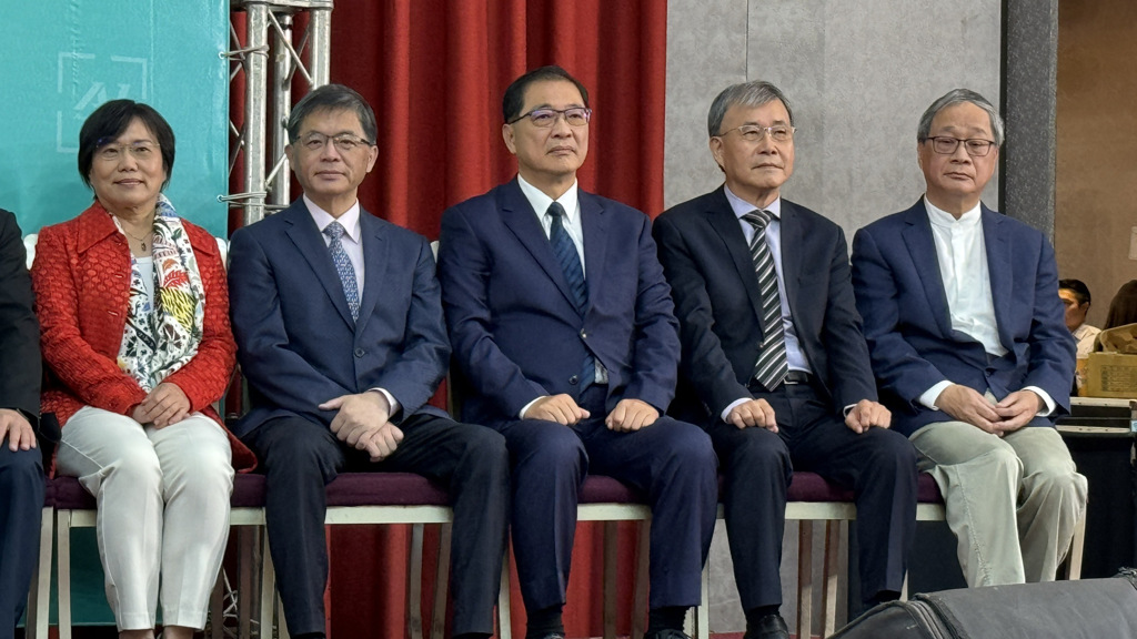 卓荣泰(左起)新“内阁”成员 卓荣泰(左起)新“内阁”成员