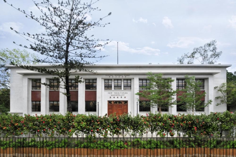 这座纯白英式建筑物是不少电影取景地。 (图片来源:香港青年协会领袖学院) 这座纯白英式建筑物是不少电影取景地。 (图片来源:香港青年协会领袖学院)