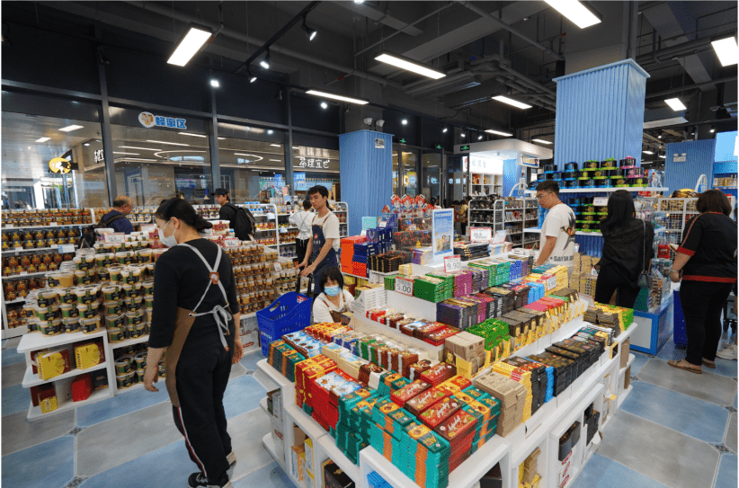 俄货集市位于深圳龙华区红山6979商场内,是间主打俄罗斯及乌克兰制货品的超市 俄货集市位于深圳龙华区红山6979商场内,是间主打俄罗斯及乌克兰制货品的超市