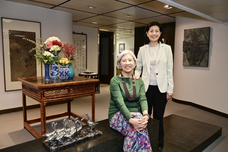 溢达集团董事长杨敏德（左）及启明创投主管合伙人梁颖宇（右）
