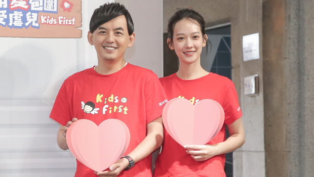 黄子佼近期再爆争议,连带波及妻子孟耿如。 黄子佼近期再爆争议,连带波及妻子孟耿如。