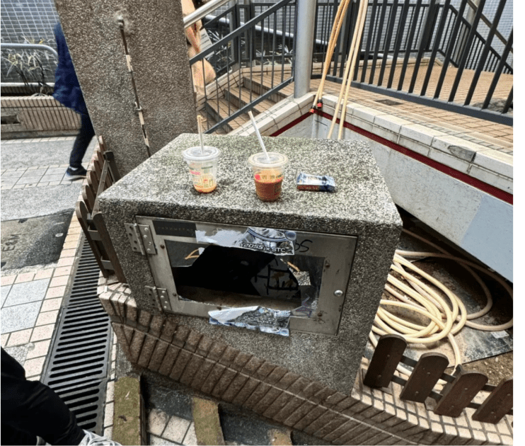 路过中环某地方发现一个“物件”很像垃圾桶 路过中环某地方发现一个“物件”很像垃圾桶