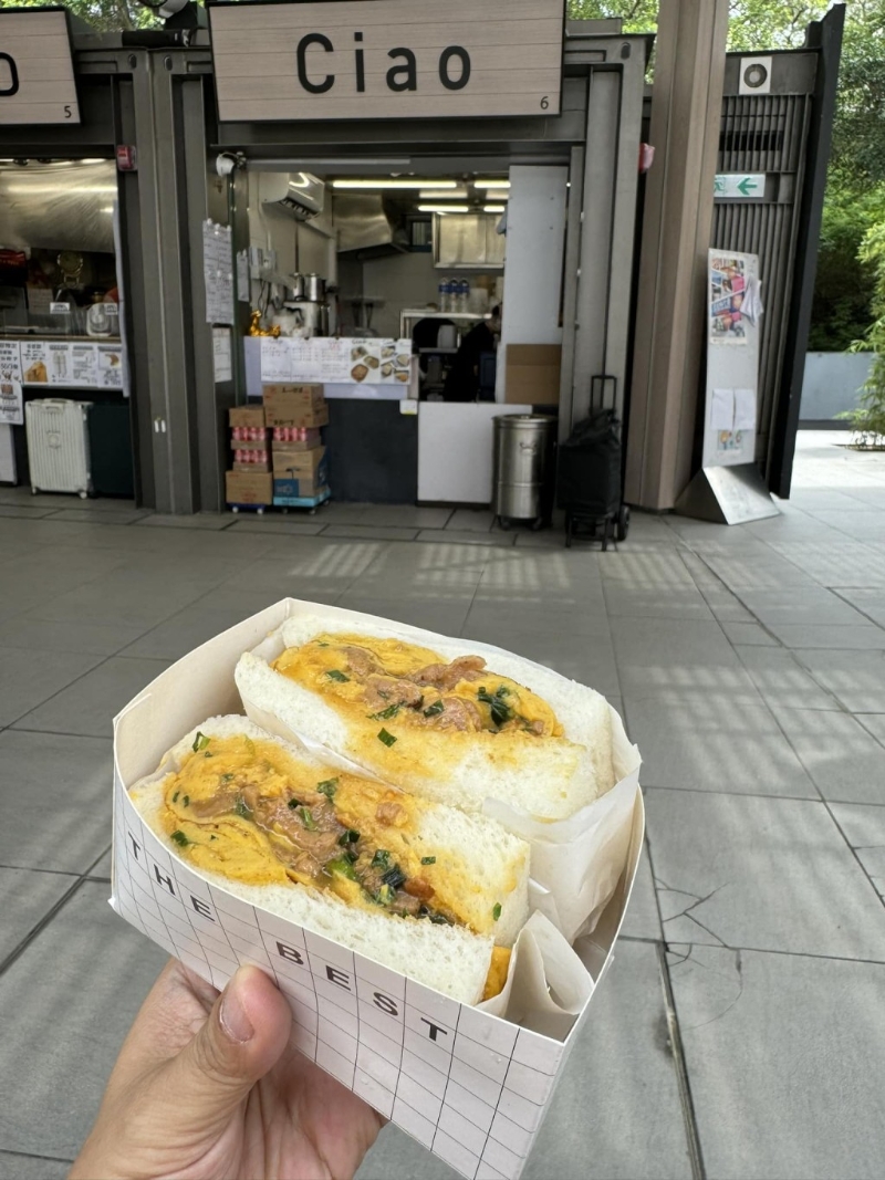 嫩滑厚蛋沙嗲牛肉葱花三文治+即磨咖啡($28) 嫩滑厚蛋沙嗲牛肉葱花三文治+即磨咖啡($28)