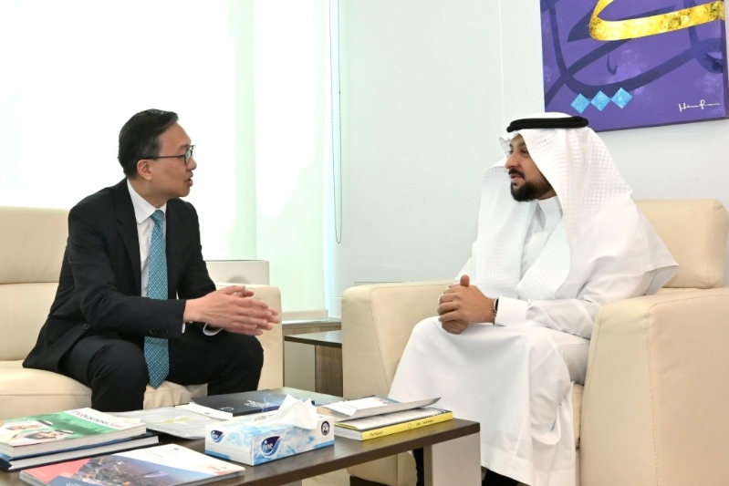 林定国(左)与沙特商事仲裁中心首席执行官Hamed Merah(右)会面。 林定国(左)与沙特商事仲裁中心首席执行官Hamed Merah(右)会面。