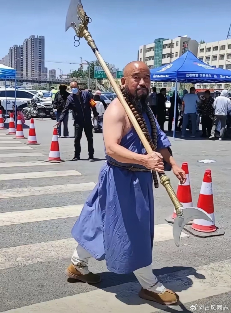 菏泽南站因为郭有才带动,成为全国闻名的直播基地。微博 菏泽南站因为郭有才带动,成为全国闻名的直播基地。微博