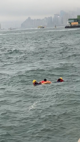 当时海浪蛮大。 当时海浪蛮大。
