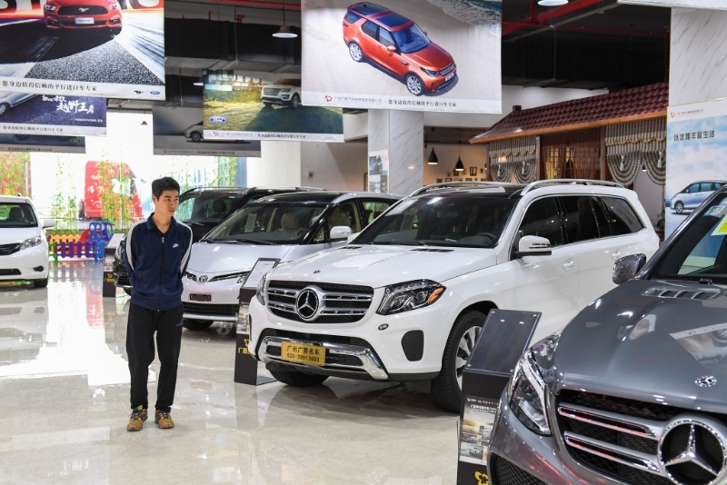 彭博社报道，指中国拟对部份欧美进口的汽车，增收关税。新华社