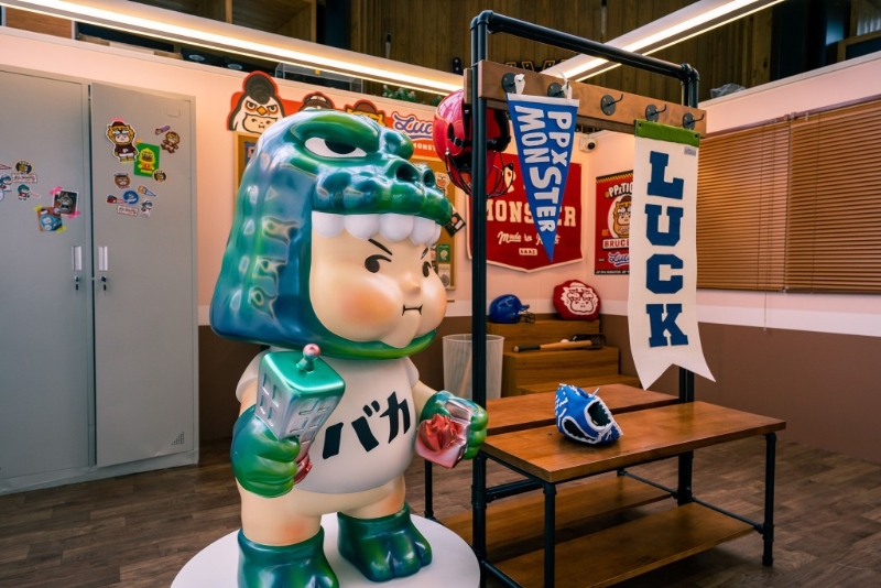 店铺邀请到插画家兼纹身师AAAZ与其笔下来自PP星球的原创角色PPxMONSTER,限时登陆kkplus朗豪坊旗舰店。 店铺邀请到插画家兼纹身师AAAZ与其笔下来自PP星球的原创角色PPxMONSTER,限时登陆kkplus朗豪坊旗舰店。
