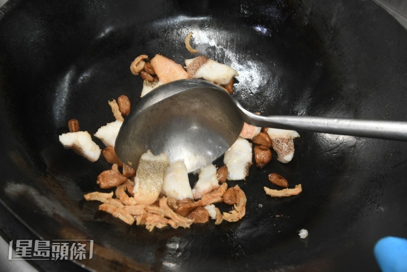 三畴脆柚皮是传统菜的变奏版。 三畴脆柚皮是传统菜的变奏版。