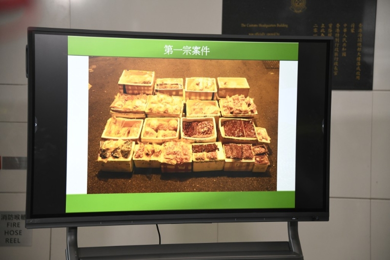 海关两案中共检获1200公斤冻肉。 海关两案中共检获1200公斤冻肉。