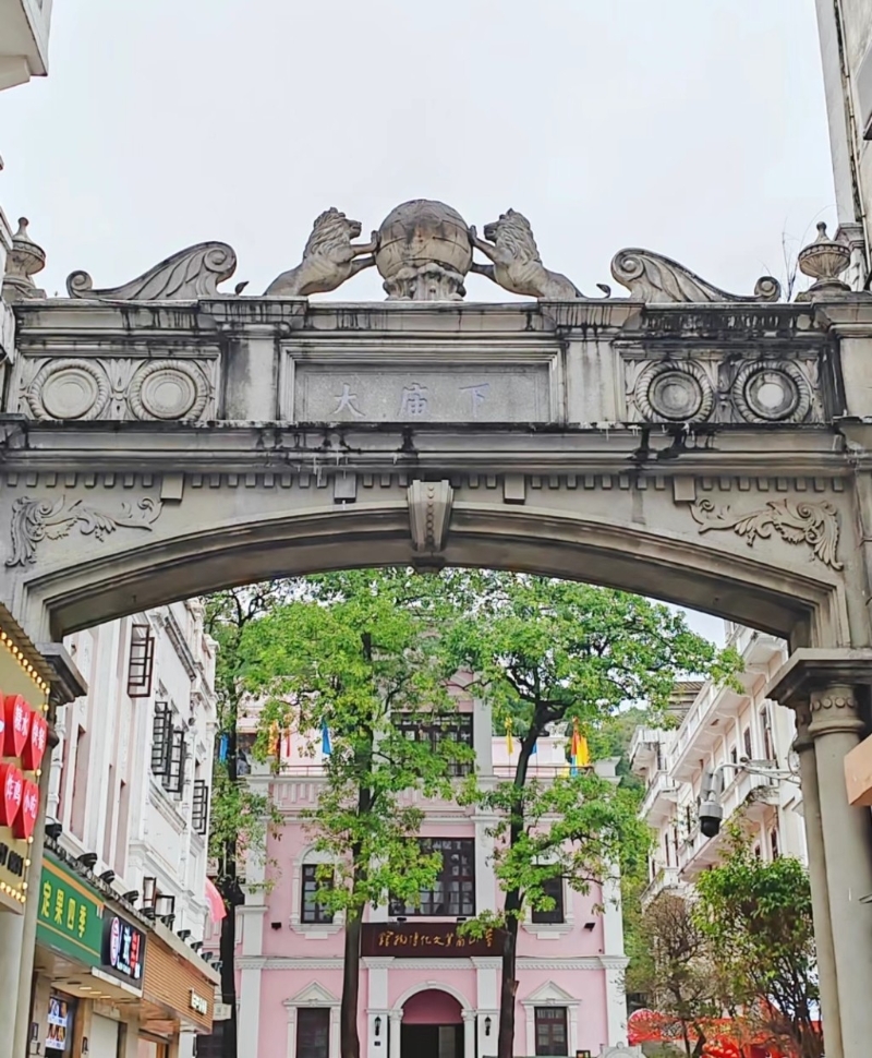 孙文西路步行街 古称迎恩街,1925年孙中山逝世后,为纪念孙中山,改称孙文路。 孙文西路步行街 古称迎恩街,1925年孙中山逝世后,为纪念孙中山,改称孙文路。