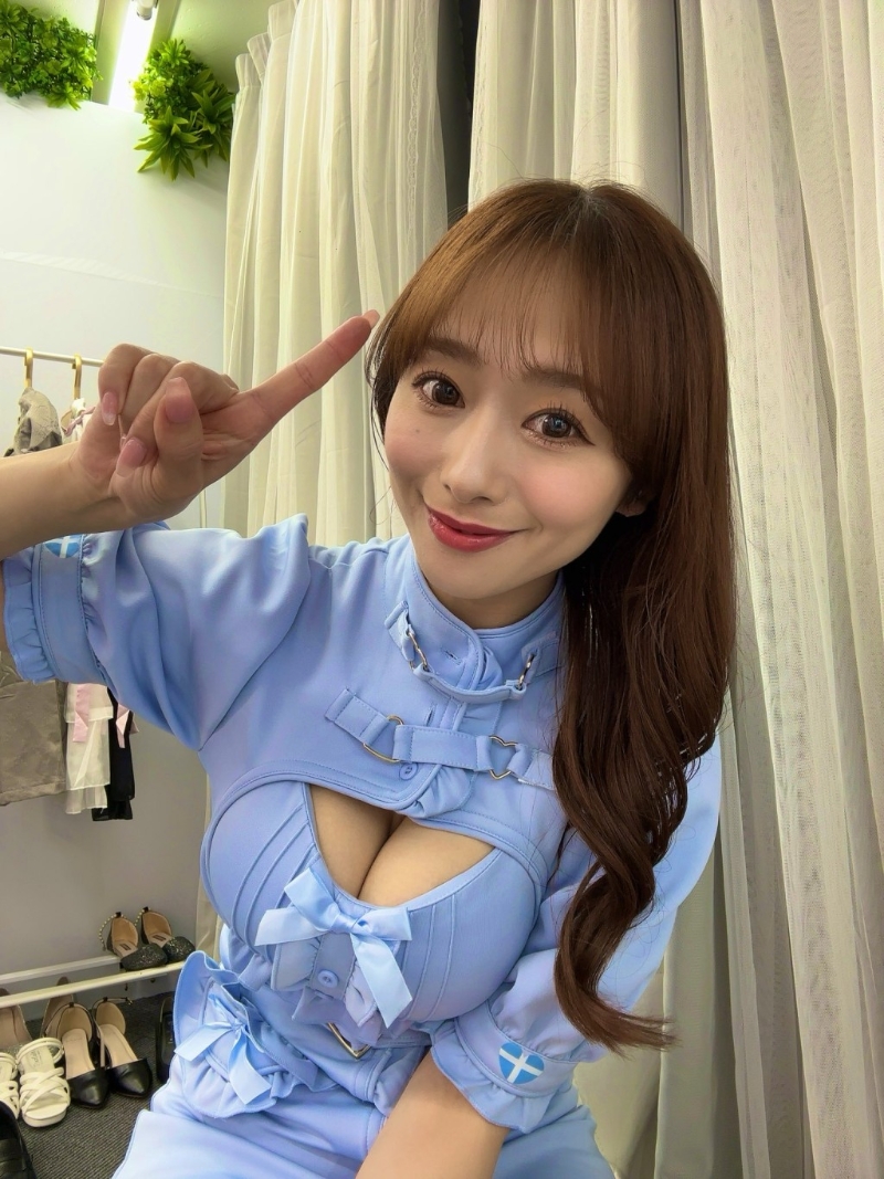 白石茉莉奈被封“最强妈妈”、“暗黑人妻”。 白石茉莉奈被封“最强妈妈”、“暗黑人妻”。