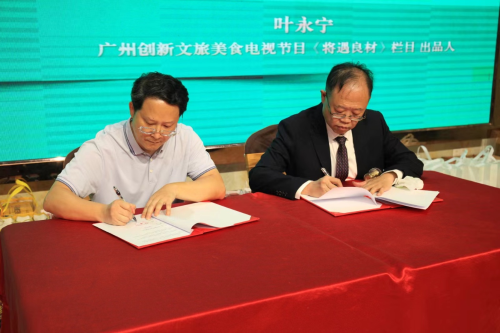 黄晓东(右) 黄晓东(右)