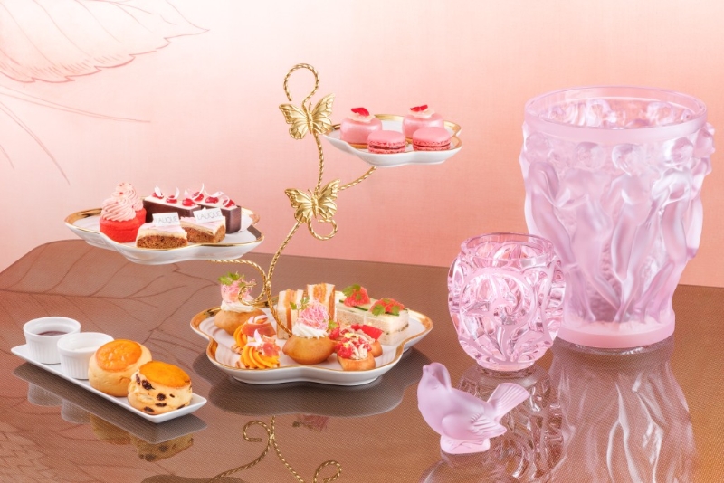 The Blooms by ÉPURE与法国水晶品牌LALIQUE,供应新的粉红色主调下午茶。 The Blooms by ÉPURE与法国水晶品牌LALIQUE,供应新的粉红色主调下午茶。
