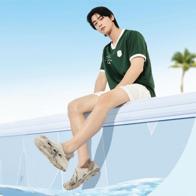 韩星车银优穿着Skechers Foamies® Surge凉鞋 韩星车银优穿着Skechers Foamies® Surge凉鞋