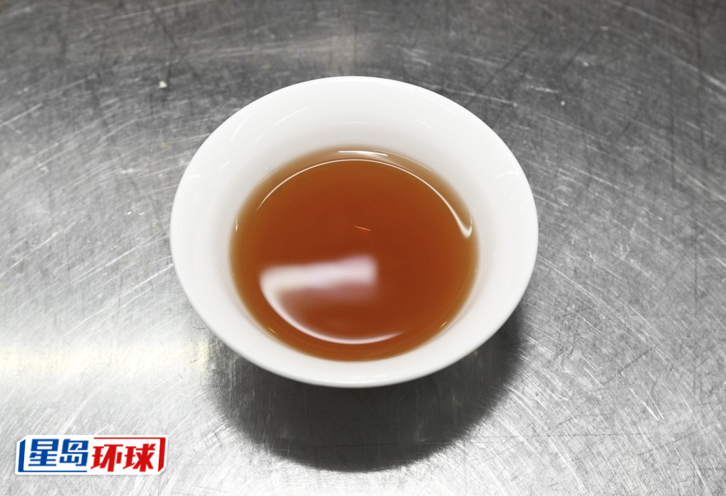 花雕酒与海鲜夹配。 花雕酒与海鲜夹配。