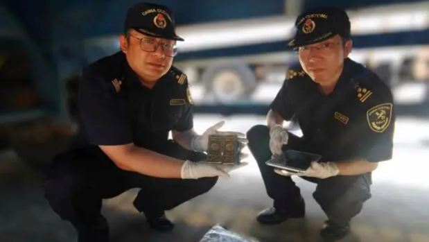 百万金条藏车架