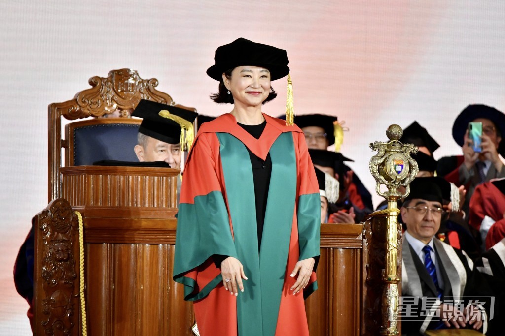 获香港大学颁授名誉社会科学博士学位 获香港大学颁授名誉社会科学博士学位