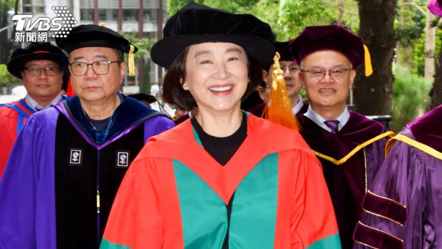 林青霞受台湾清华大学校长高为元邀请 林青霞受台湾清华大学校长高为元邀请