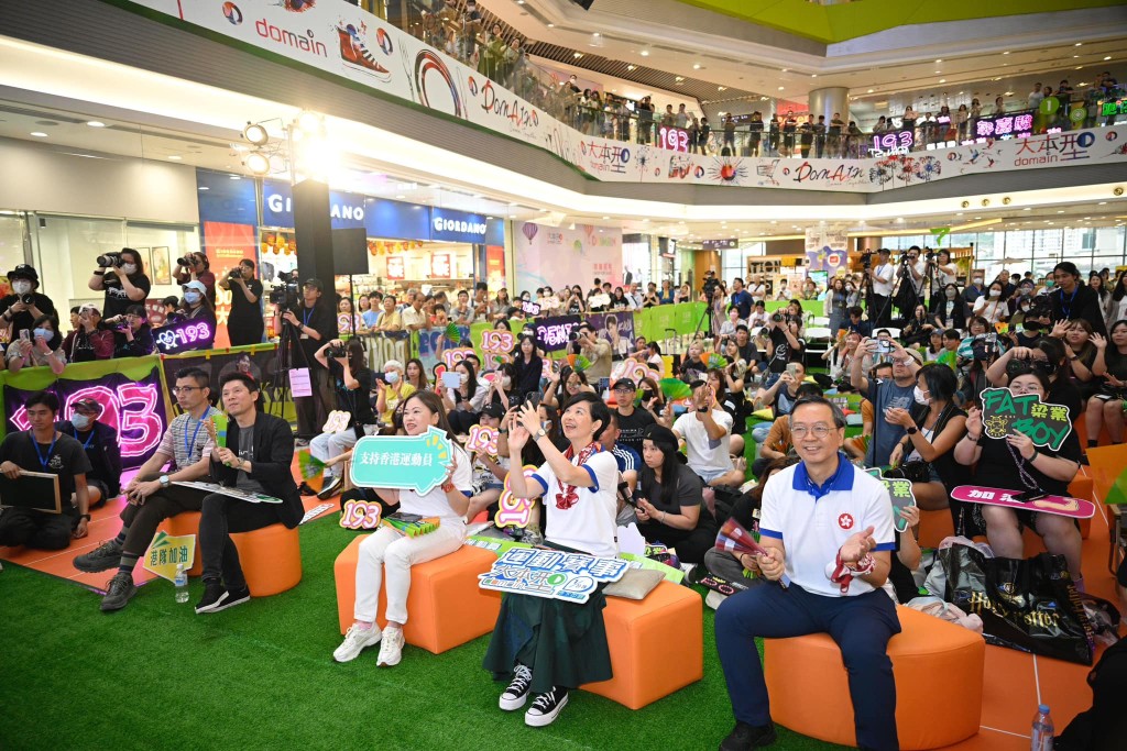 与市民一起欣赏奥运赛事 与市民一起欣赏奥运赛事