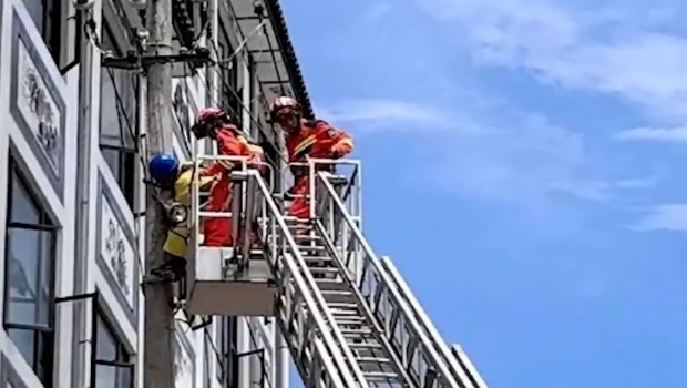 云南有维修工在高空中暑 云南有维修工在高空中暑