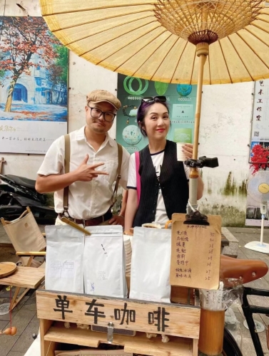 2. 赤坎老街 杨千嬅打卡美食,包括老街咖啡。图片来源:小红书@时光集物 2. 赤坎老街 杨千嬅打卡美食,包括老街咖啡。图片来源:小红书@时光集物