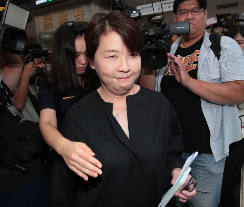 民众党主席柯文哲政治献金申报不实遭检调搜索 民众党主席柯文哲政治献金申报不实遭检调搜索