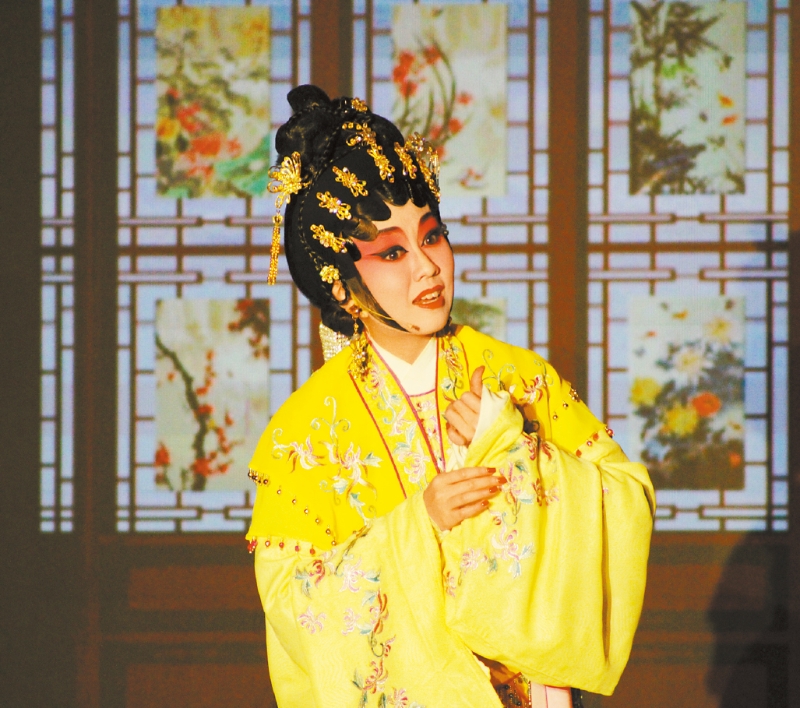 梁芷萁《群英会之小宴》扮相优雅美艳。记者徐明月摄 梁芷萁《群英会之小宴》扮相优雅美艳。记者徐明月摄