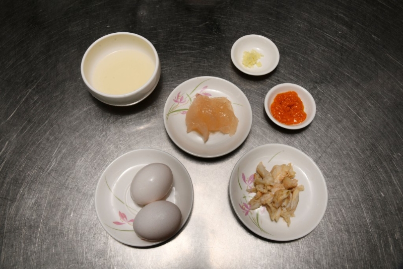 主材料包括膏蟹、乳龙虾及日本蛋。 主材料包括膏蟹、乳龙虾及日本蛋。