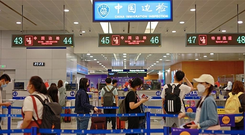 国家移民管理局：今年暑期1.1亿人次出入境。
