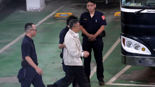 柯文哲双手戴铐 柯文哲双手戴铐