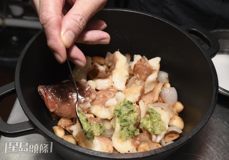 鸡油蒜子东星斑做法一丝不苟。 鸡油蒜子东星斑做法一丝不苟。
