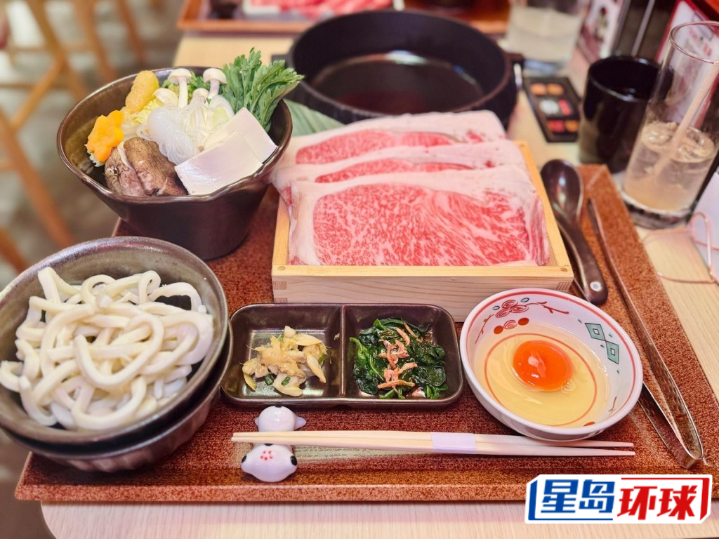 主打正宗关西风寿喜烧,供应北海道十胜黑毛和牛,图为极上肉眼寿喜烧(120g $238;180g $288) 主打正宗关西风寿喜烧,供应北海道十胜黑毛和牛,图为极上肉眼寿喜烧(120g $238;180g $288)