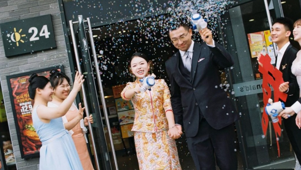广东新人另类婚宴引热话