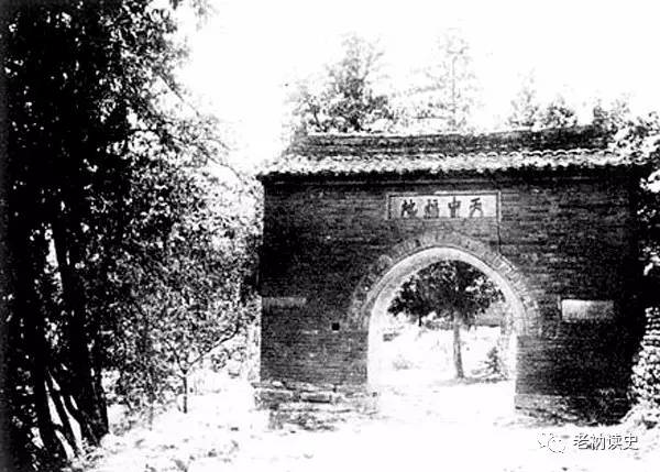 少林寺外墙門。 少林寺外墙門。