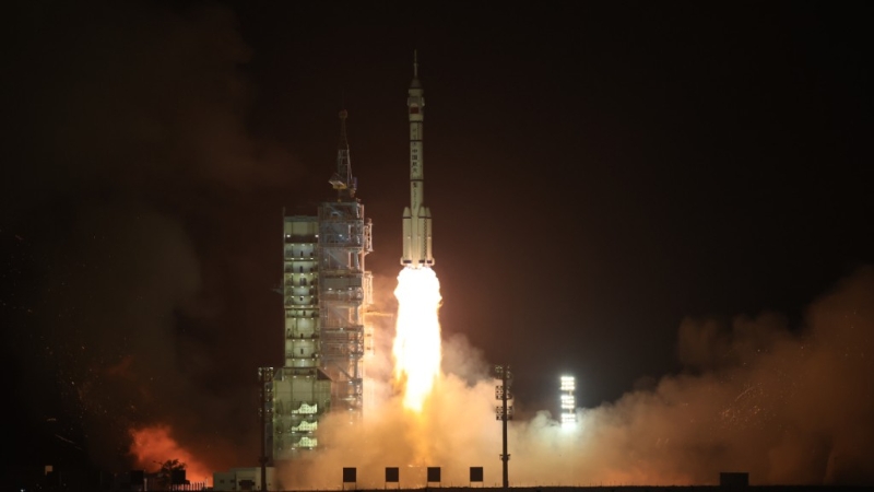 神舟十八号升空。新华社 神舟十八号升空。新华社