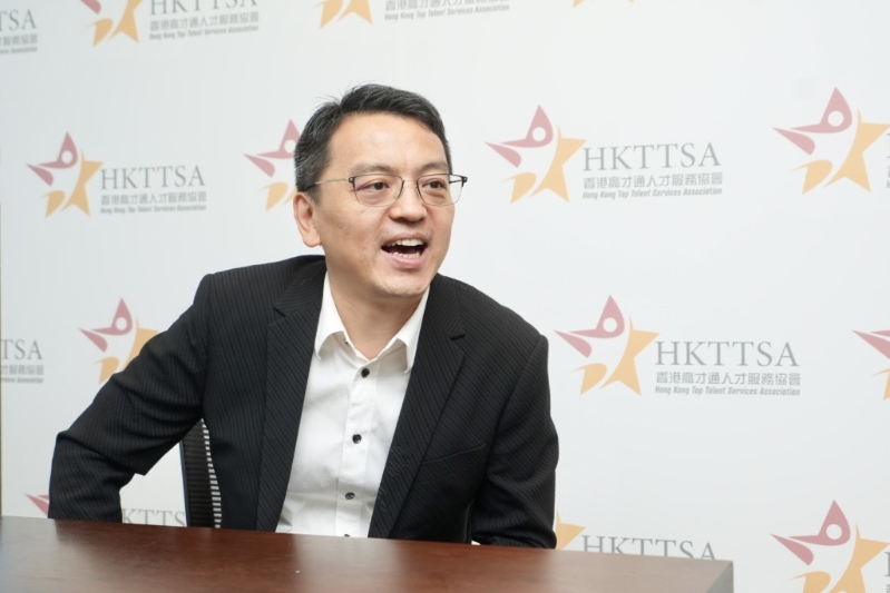 程先生指香港更方便让公司和技术“出海”。 刘骏轩摄 程先生指香港更方便让公司和技术“出海”。 刘骏轩摄