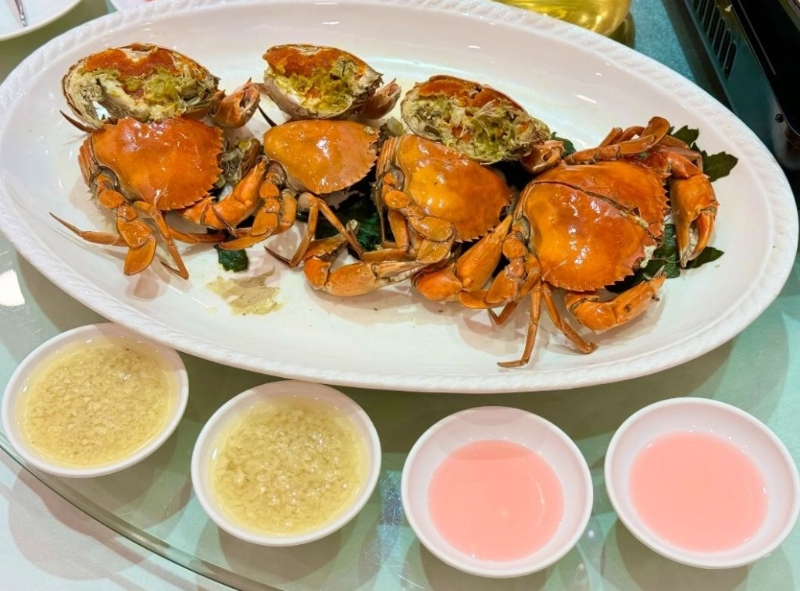 鲤鱼门海鲜酒楼菊花叶蒸台山顶角膏蟹 鲤鱼门海鲜酒楼菊花叶蒸台山顶角膏蟹
