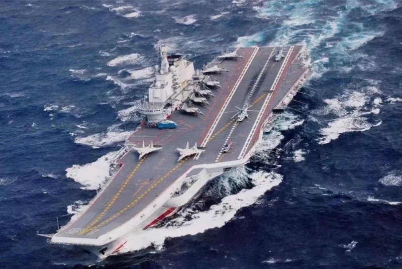 中国海军第一艘航母辽宁舰。人民日报