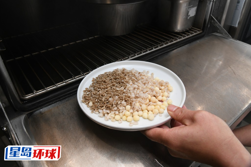 馅料以多种食材炮制。 馅料以多种食材炮制。