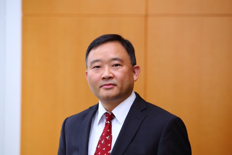 香港理工大学会计及金融学院副学院主任(研究)吴强教授认为,香港在ESG和可持续发展领域具有重要优势,对支持中国的ESG和绿色金融发展发挥着关键作用。 香港理工大学会计及金融学院副学院主任(研究)吴强教授认为,香港在ESG和可持续发展领域具有重要优势,对支持中国的ESG和绿色金融发展发挥着关键作用。