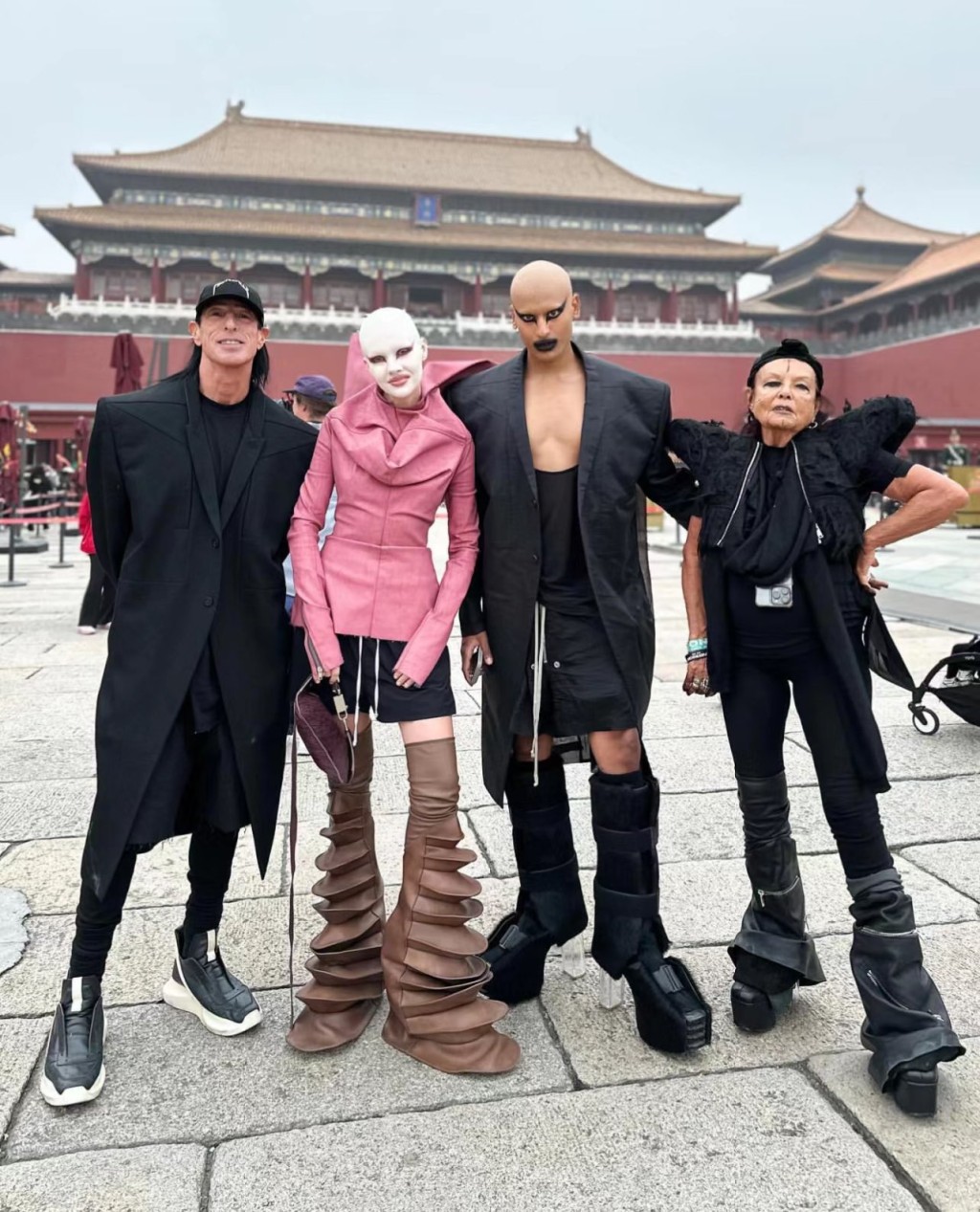 美国知名设计师Rick Owens等4人,因衣着被禁入故宫。 美国知名设计师Rick Owens等4人,因衣着被禁入故宫。